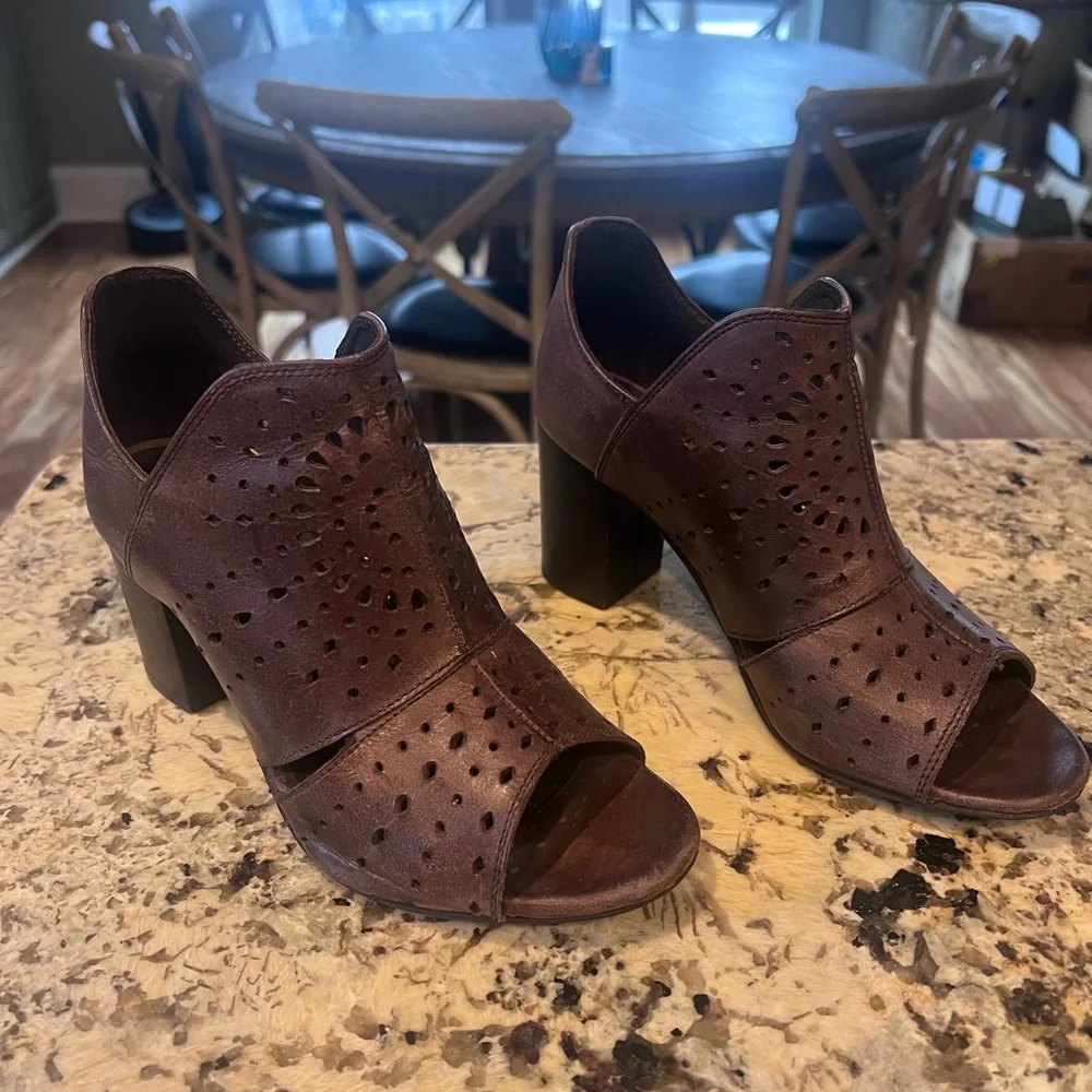 Beautiful brown Roper booties - Picture 3 of 6